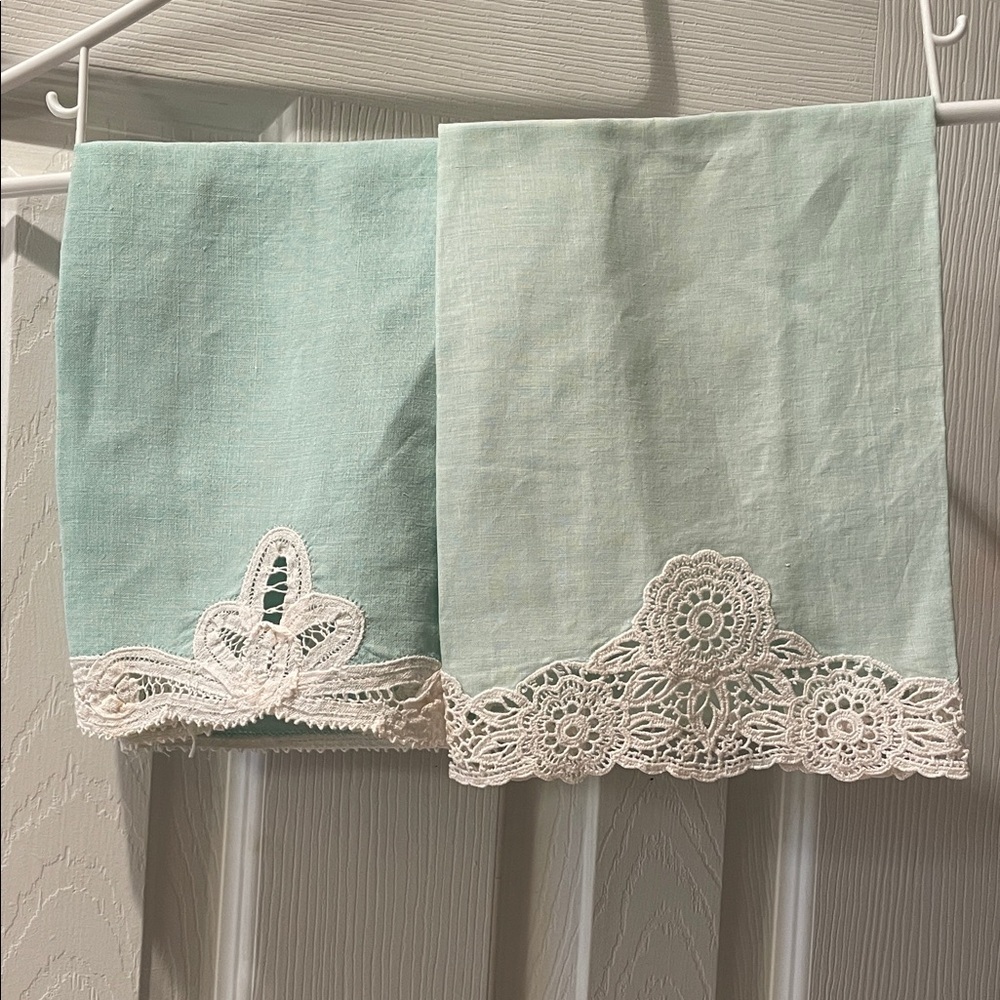 Vtg Elegant Lace Trimmed Mint Green Hand Towels. Different. It complementary.
